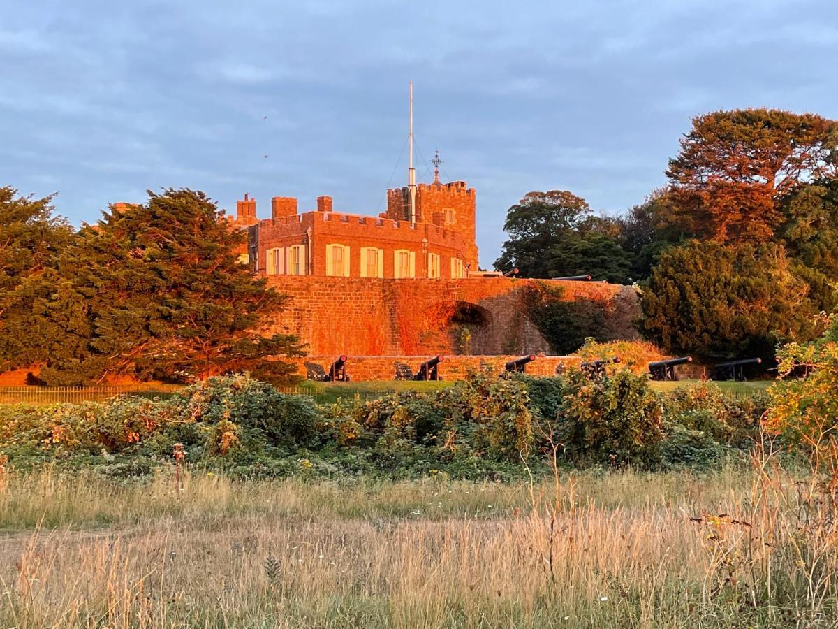 Fab Stay Uk - Coastal And Country Retreat With Free Secure Off Road Parking Minutes From Both Dover And Deal Exterior photo